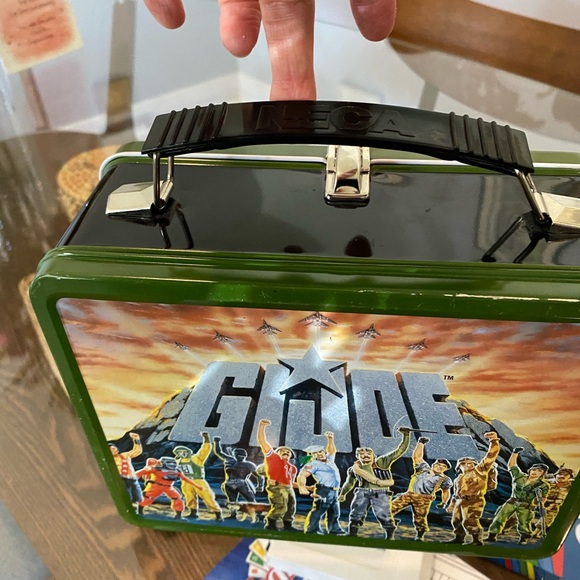 Vintage metal GI Joe lunch box; minor scratches; latch works great. - Picture 5 of 11